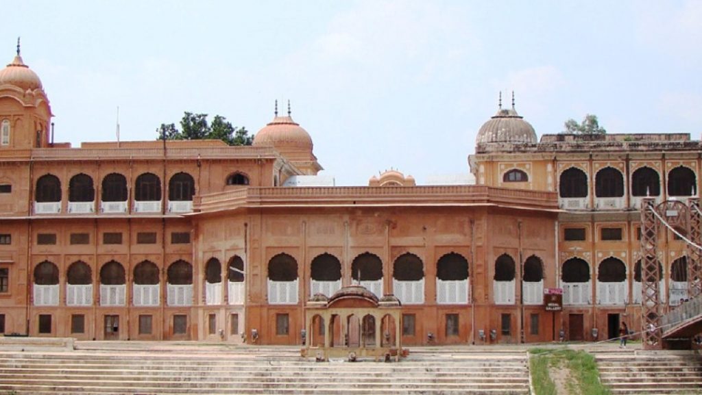 sheesh-mahal-img